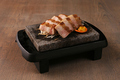 料理メニュー写真 【鹿児島】黒豚の溶岩焼き