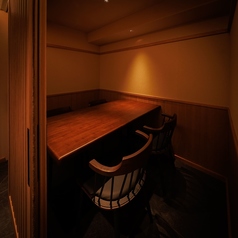 【扉付き完全個室・最大4名様】暖色が包む極上の個室で、プライベートな寿司体験を。