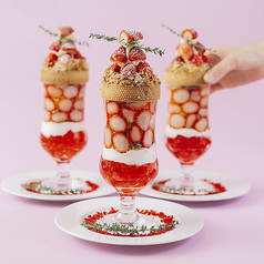 New！いちごのタルトケーキパフェの写真
