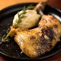 料理メニュー写真&nbsp;【鶏】＜低温調理＞骨付きもも肉　～ドフィノワ添え～