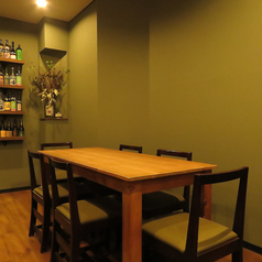 4名様掛けのテーブル席を1卓ご用意しております。