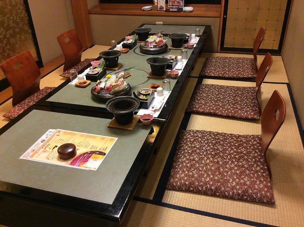 8名程度で使える個室もございます。どんな集まりにも対応。