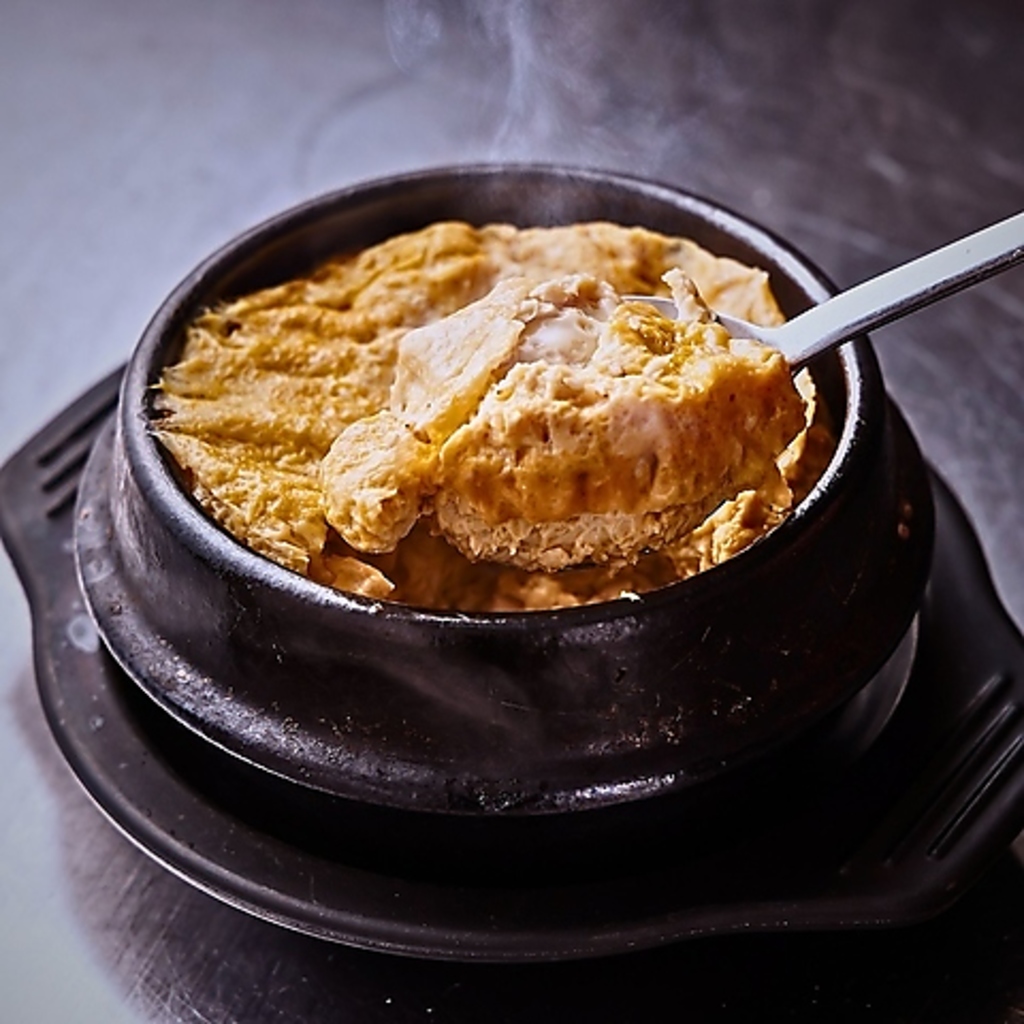 焼肉以外の韓国料理も超本格的！ふわふわアツアツたまごのケランチム召し上がれ♪