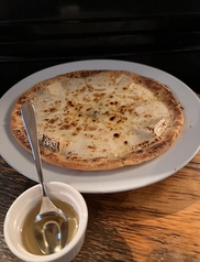 はちみつと4種のチーズピザ