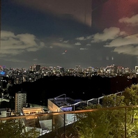 【夜景を一望】高層階の開放的な空間で贅沢なひととき