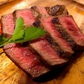 料理メニュー写真&nbsp;AUS産ブラックアンガスビーフの赤身ステーキ　バルサミコソース