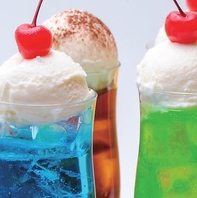 カフェ利用やサク飲みバルでほっと一息。