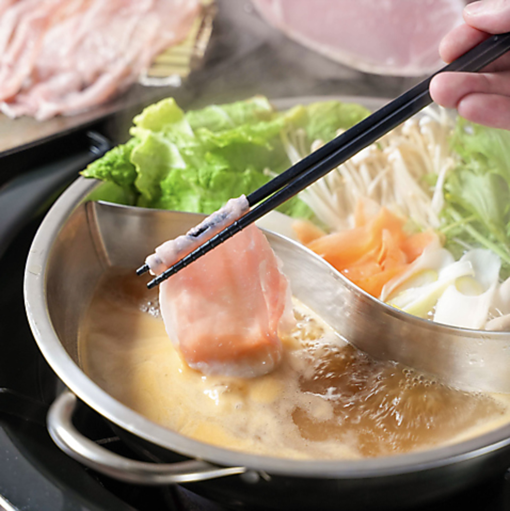 しゃぶしゃぶ出汁は合計6種類!流行りの麻辣出汁からウニの風味を感じられるウニ出汁までご用意!!