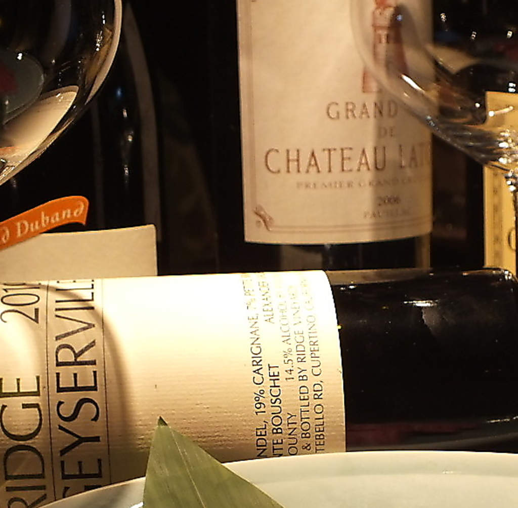 ワイン好きも知らないワインも取り揃えております。