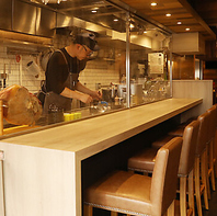 都会の喧騒を忘れる♪温かい照明が灯る、大人の隠れ家◎