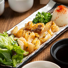幻のホルモン!炙り鶏皮ポン酢