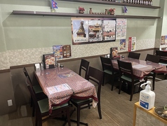 テーブル席4名×６