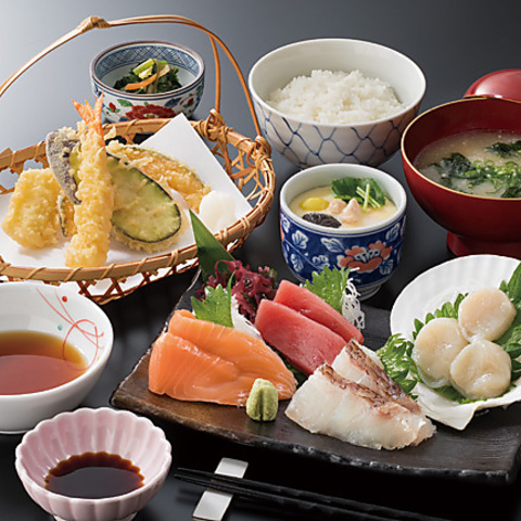 揚げたて天ぷらと刺身、茶碗蒸しなど 藍屋自慢の味をお楽しみください。