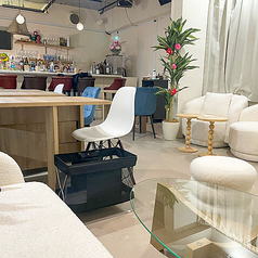 アヒポキやアサイーなどのお食事もご用意◎平日はペットのお散歩の休息や学校帰りの語らいに、週末はご家族や友人とのショッピングの合間にご利用ください♪