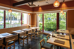 プロジェクター及びテレビ２台完備 !マイク＆スピーカーもご利用頂けます!