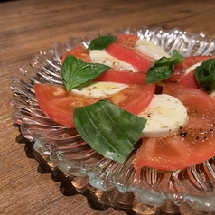 モッツァレラチーズとフレッシュトマトのカプレーゼ