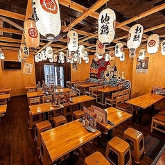 階フロアの貸切宴会も大歓迎！歓送迎会や同窓会、会社のお集まりなど、大人数でのご宴会にぜひご利用ください。ワンフロアを贅沢に貸し切ることで、周囲を気にせず一体感のあるアットホームな宴会が叶います。人数やご予算など、幹事様のご要望はお気軽にお店までご相談ください。※写真は系列店です