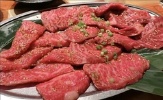 きれいにサシが入った自慢のお肉です。GU3Fのお肉はつけだれ不要の自信の下味でご提供しております。