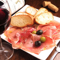 料理メニュー写真&nbsp;ハモンセラーノ生ハム＆オリーブ