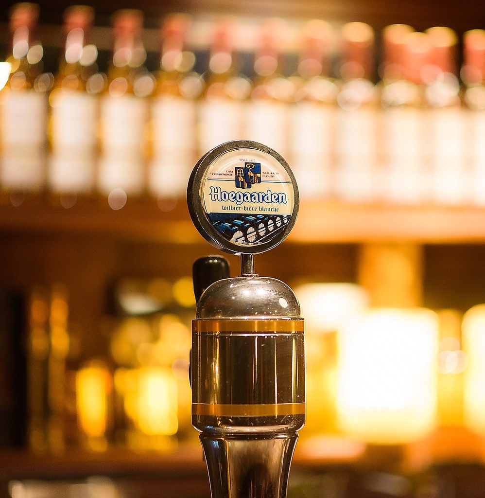 世界各国のビールをお愉しみ頂けます！写真は当店人気No,1ヒューガルデン★★★