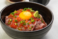 黒毛和牛　炙りゆっけ丼