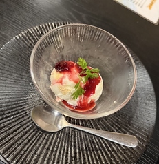 ブルーシールアイス(ストロベリーチーズケーキ・塩ちんすこう・琉球紅茶わらび餅)