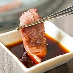 焼肉タレは合計6種類!自分好みの味付けで、最後まで飽きずに食べ放題を満喫できます!
