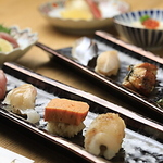 和の職人が仕上げる多彩な『鮨』と粋な『肴』をお愉しみください