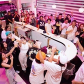 スポーツ観戦にぴったりなTVモニター7台・マイク・カラオケ・DJブースを完備した店内は、貸切予約も可能◎各種パーティーやイベントなどにご利用ください♪