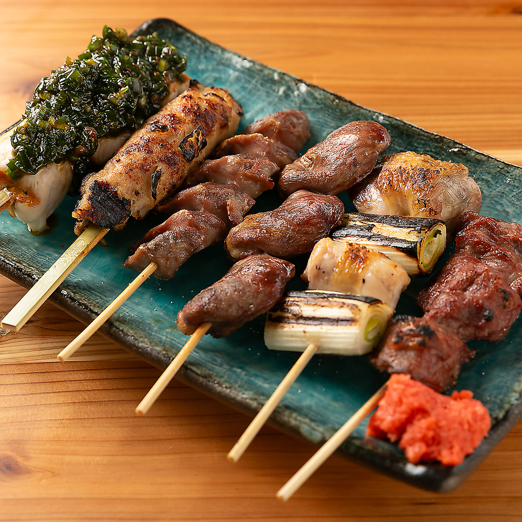 ねぎま・ハツ・砂肝・つくねなど人気の串焼き◎じっくり焼き上げた肉質はジューシーで旨味たっぷり！