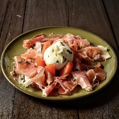 トリュフ入りブッラータチーズとベルギー産プロシュット 