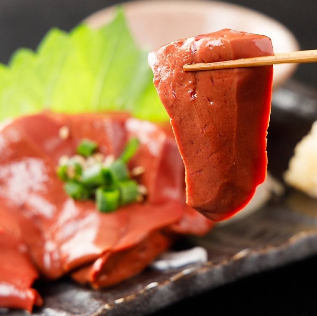 鮮度に拘った馬刺しは一度食べたらやみつきに・・・！