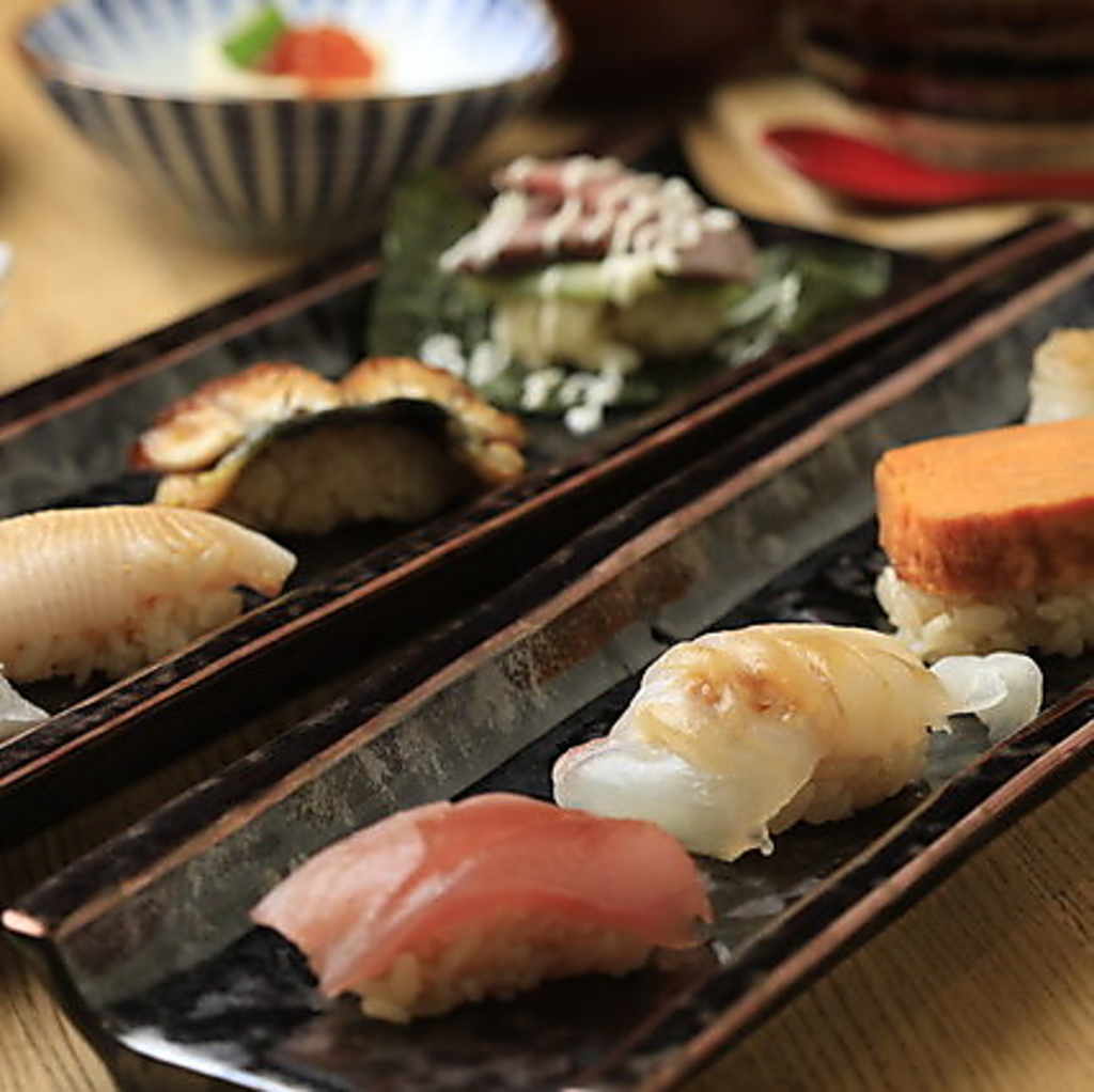 和の職人が仕上げる多彩な『鮨』と粋な『肴』をお愉しみください