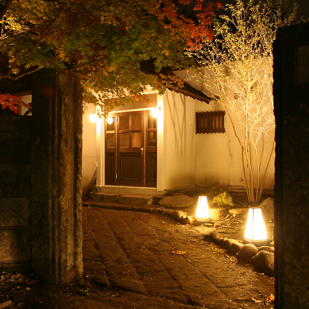 北大南門に佇む秘密の館。１００年以上の歴史を刻んだ特別な空間。格別な夜をお過ごし下さい。