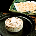 料理メニュー写真 カマンベールチーズの鉄板焼き