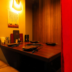 広々としたテーブル席。会社帰りやデートなど…ちょっとしたご褒美に焼き肉を食べたい時にも。