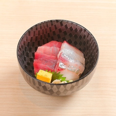 近大マグロと近大卒の魚の海鮮丼