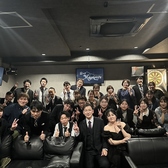 【大型TVモニター】結婚式2次会におすすめの大型TVモニターで、特別な思い出を大画面で振り返りませんか？DVD上映サービスを利用して、感動的な瞬間を皆で一緒に楽しむことができます。思い出を語り合いながら、心温まるひとときをお過ごしください