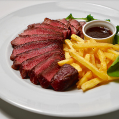 牛肉のタリアータ フライドポテト添え