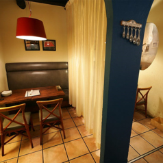 デートや記念日・お誕生日のお祝い、女子会などのご利用におすすめのお席です。人気のお席なので、ご希望の際はお気軽にお問い合わせください◎肩肘張らずにイタリアンを楽しみ頂けます。