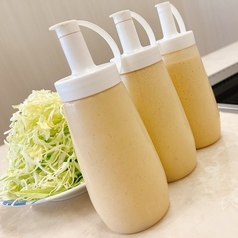 ドレッシングを食べるキャベセン