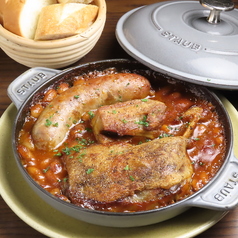 "カスレ (鴨もも肉コンフィ・豚肉コンフィ・ソーセージ・白いんげん豆煮込み)"