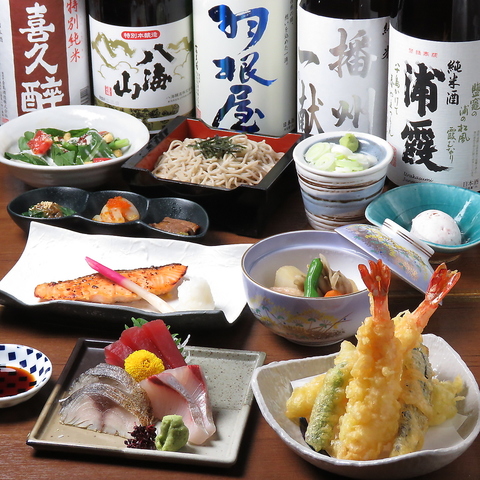 和食や更科そばと共に全国各地約40種の日本酒を楽しめるお店