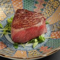 -日替わり赤身肉のステーキは必ずご堪能ください-