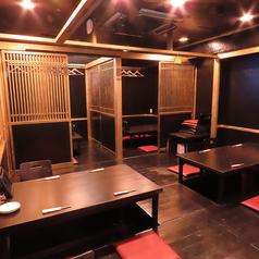 当店では会社帰りのお集まりや同窓会など各種ご宴会に対応可能なゆったりとしたお席をご用意しております◎当店の美味しいお料理と種類豊富なお酒で皆様の特別な日を華やかに彩ります♪周りの目を気にせずリラックスしてお過ごしいただけるアットホームな空間となっておりますので是非ともお気軽にお店へご相談下さいませ★