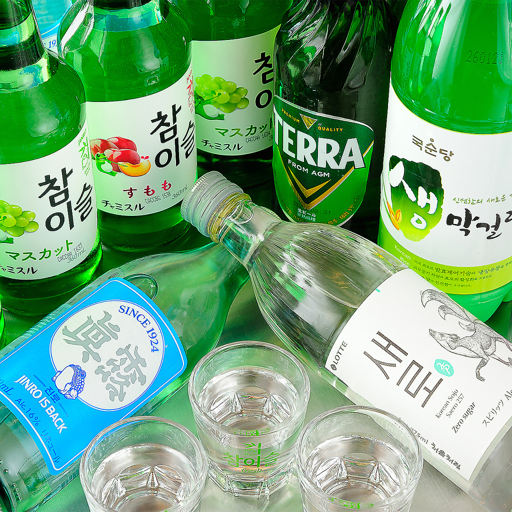 韓国焼酎の種類も豊富！韓ドラでよく見る乾杯シーン再現できます◎グラス合わせてコンべ！チャーン♪