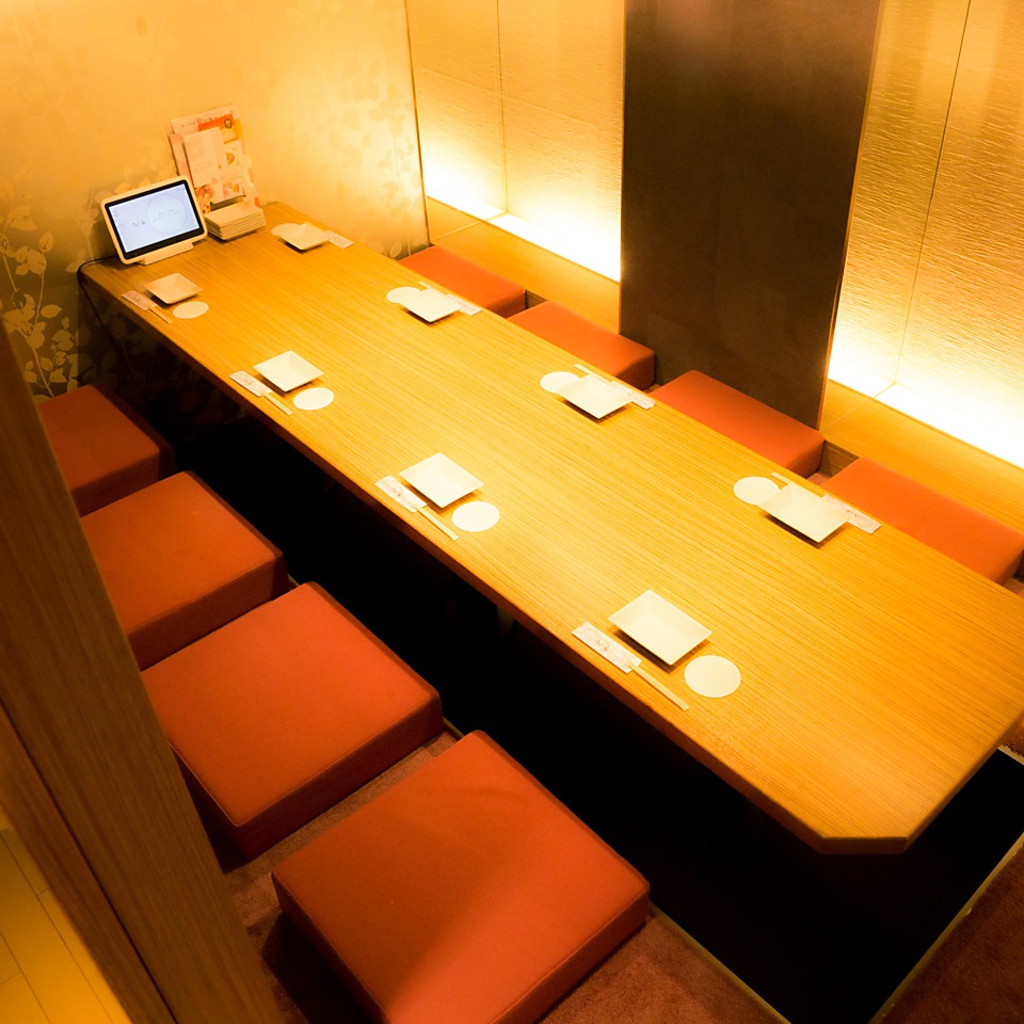 ゆったりと宴会が楽しめる4～10名様用個室も豊富にご用意