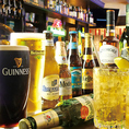 ギネスをはじめとした世界各国のビールを豊富にご用意！瓶ビールやビアベースカクテルもございます。アイリッシュスタイルのおしゃれなバルで飲み会はいかがでしょうか。