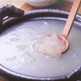 【スープへのこだわり】博多伝統の水炊き。女性にも大人気の理由のひとつは、はやりコラーゲンたっぷりのスープの奥深い味わいをご賞味下さい。 