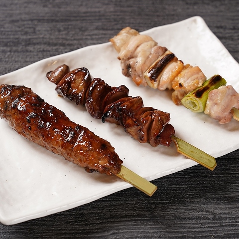 大山地鶏を使用するこだわりの焼き鳥屋☆ソムリエが厳選した日本酒・ワインも充実！
